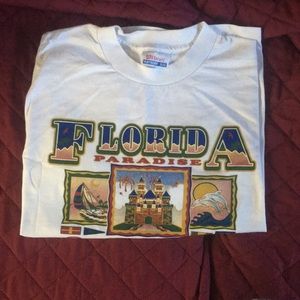 Super cute graphic Florida tee